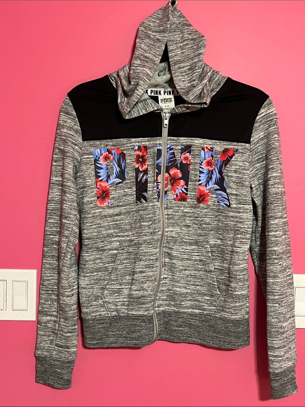 PINK Victoria's Secret Gray Heather Zip-Up Women’s Hoodie Floral Logo
Size Smal